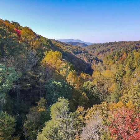 Nice View Fireplace, Hot Tub, Porch Bed, Private Sevierville Bagian luar foto