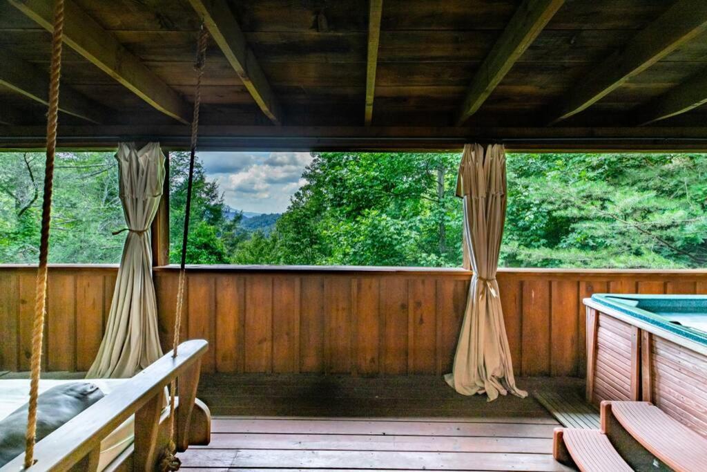 Nice View Fireplace, Hot Tub, Porch Bed, Private Sevierville Bagian luar foto