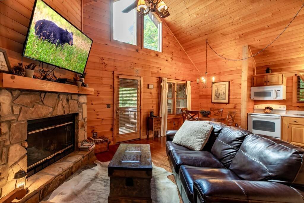 Nice View Fireplace, Hot Tub, Porch Bed, Private Sevierville Bagian luar foto