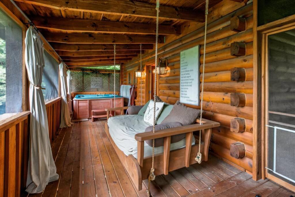 Nice View Fireplace, Hot Tub, Porch Bed, Private Sevierville Bagian luar foto