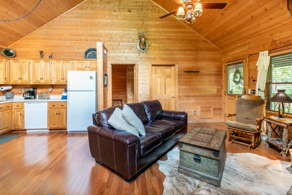 Nice View Fireplace, Hot Tub, Porch Bed, Private Sevierville Bagian luar foto