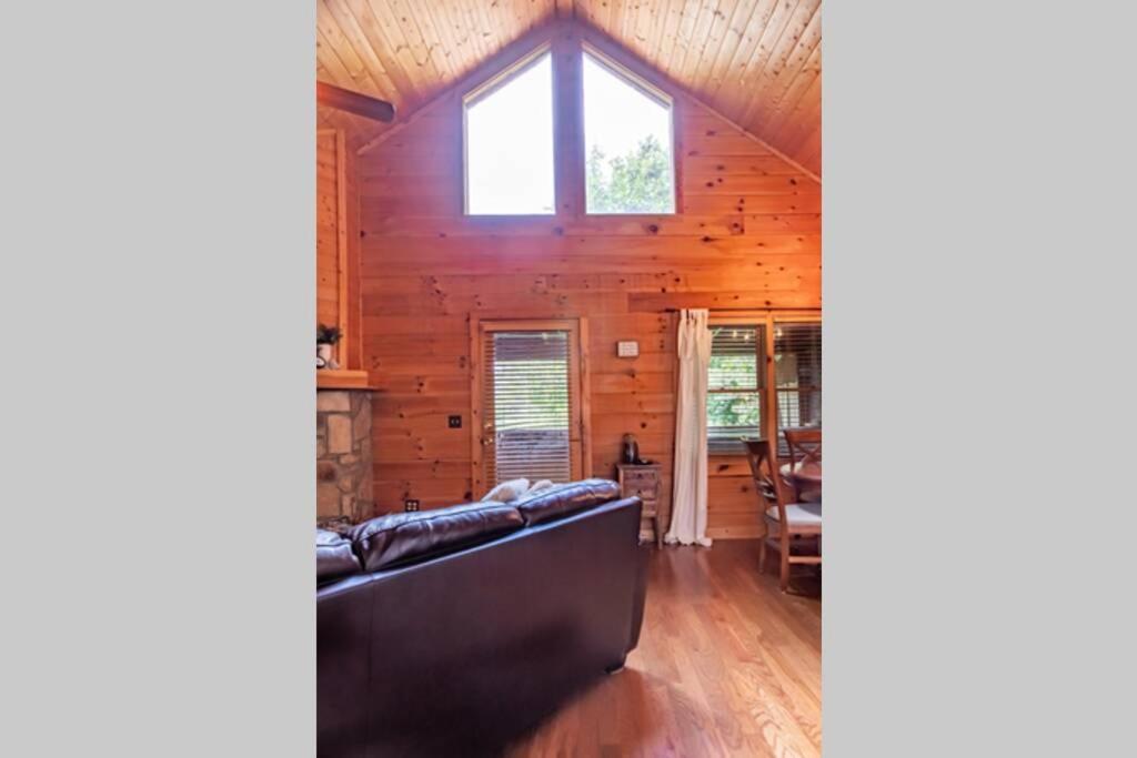 Nice View Fireplace, Hot Tub, Porch Bed, Private Sevierville Bagian luar foto