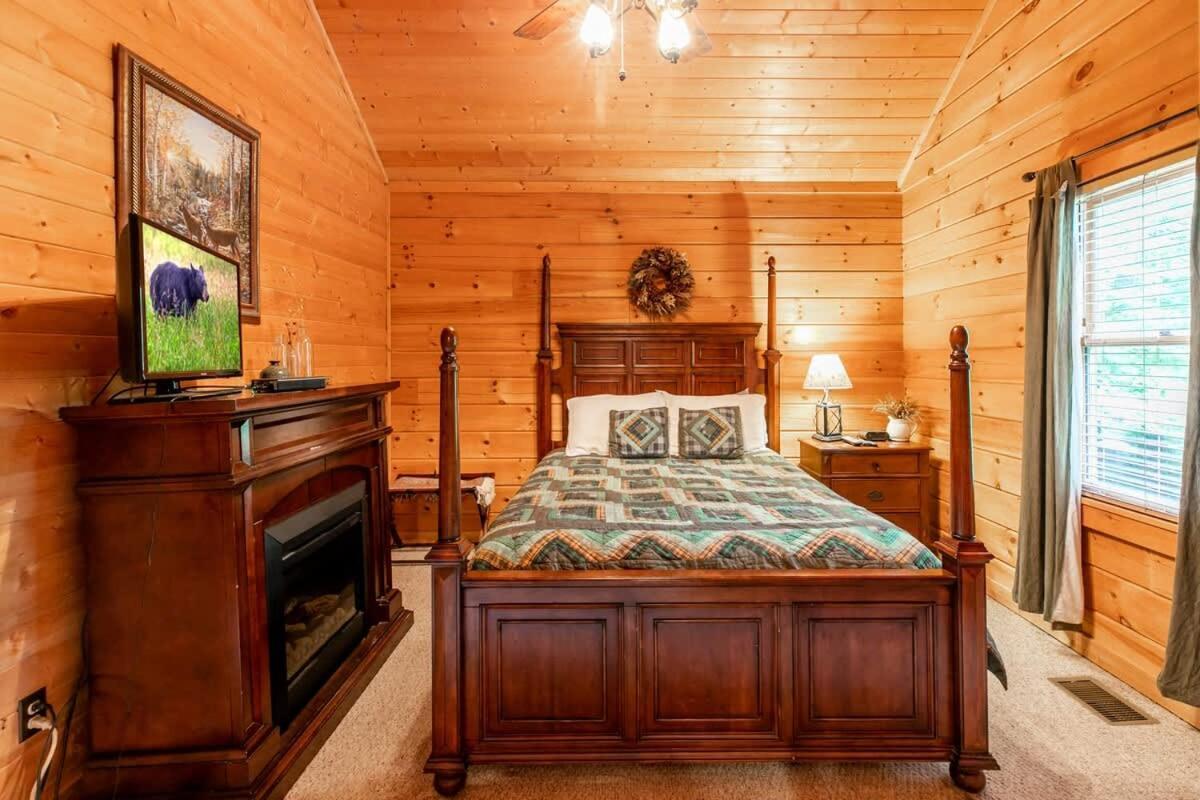 Nice View Fireplace, Hot Tub, Porch Bed, Private Sevierville Bagian luar foto