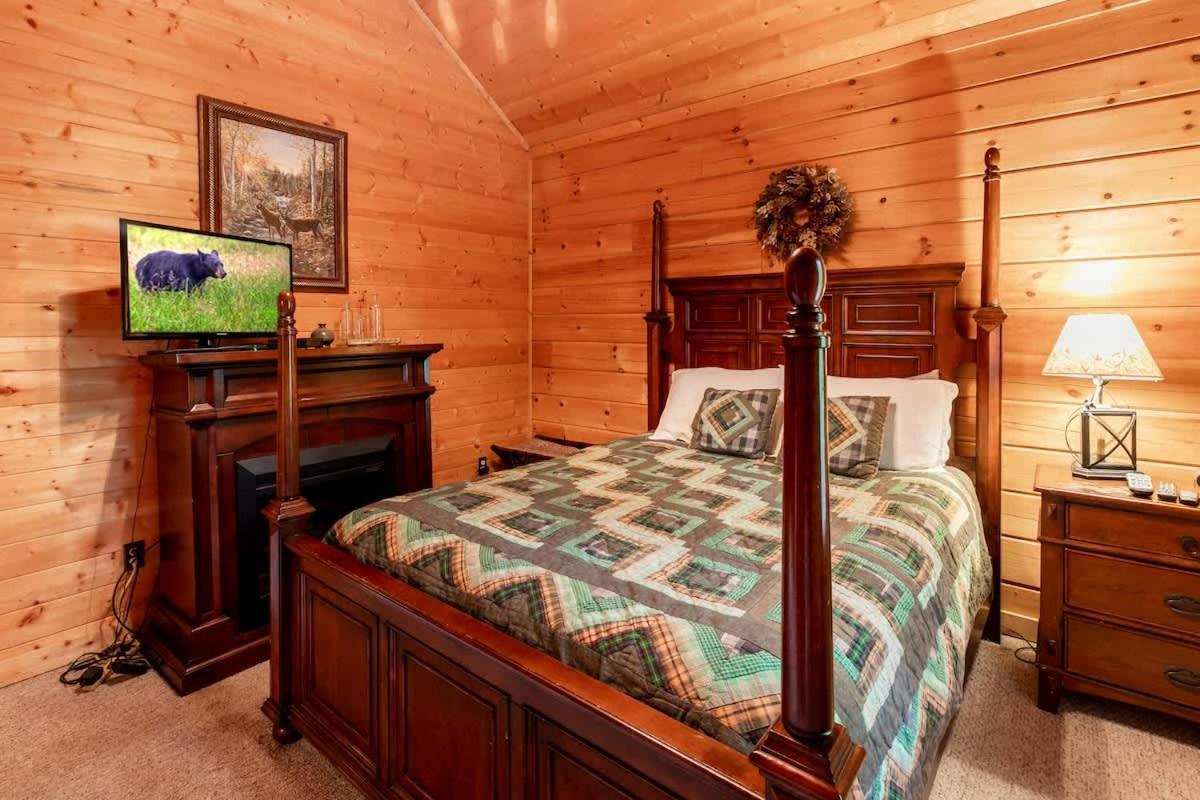 Nice View Fireplace, Hot Tub, Porch Bed, Private Sevierville Bagian luar foto