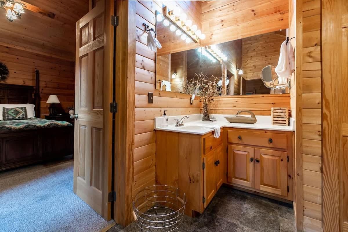 Nice View Fireplace, Hot Tub, Porch Bed, Private Sevierville Bagian luar foto