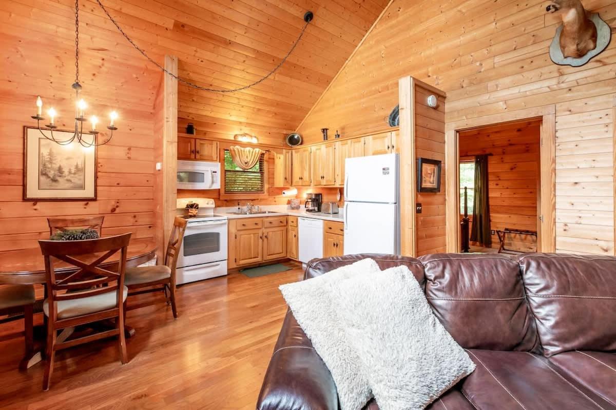 Nice View Fireplace, Hot Tub, Porch Bed, Private Sevierville Bagian luar foto