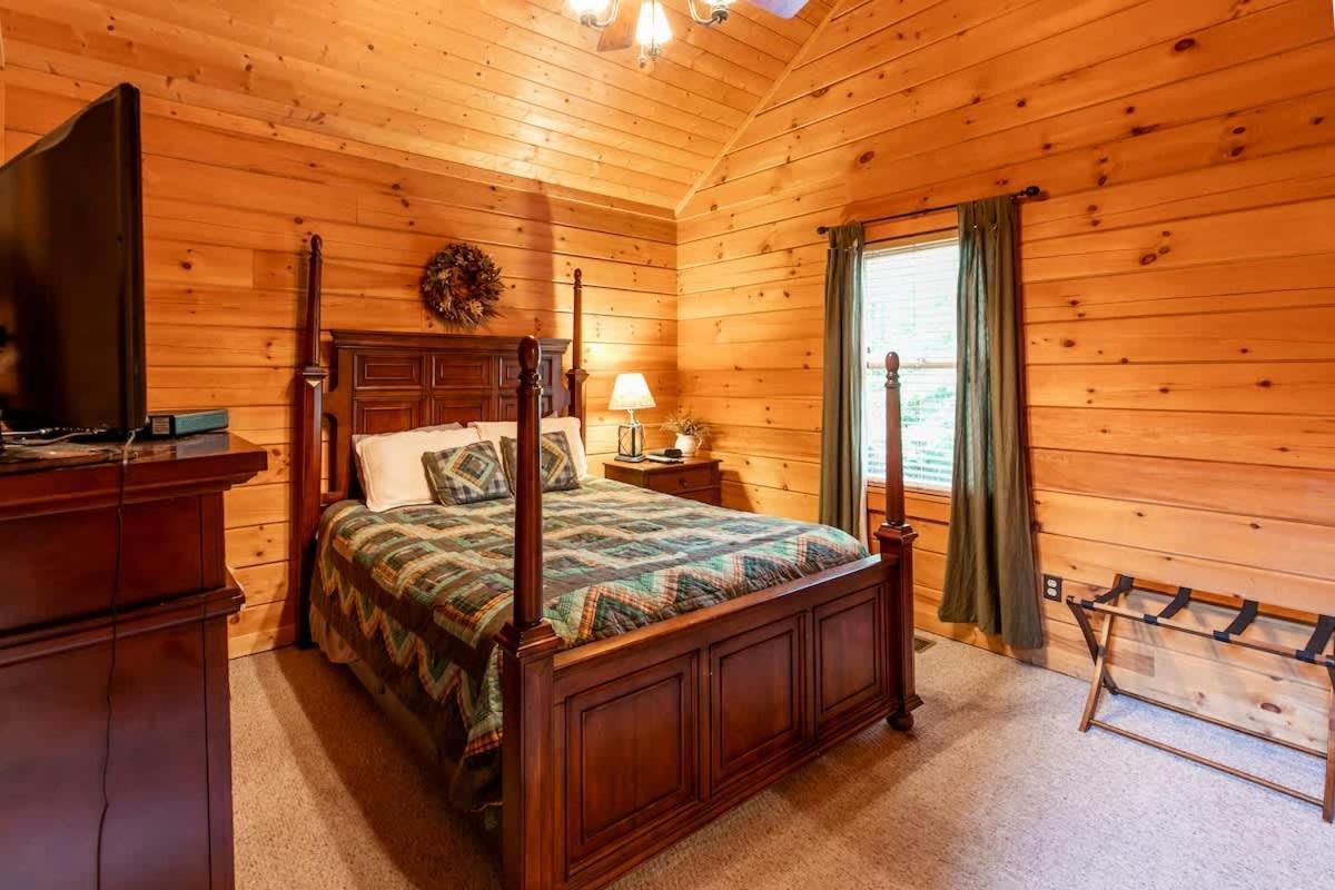 Nice View Fireplace, Hot Tub, Porch Bed, Private Sevierville Bagian luar foto
