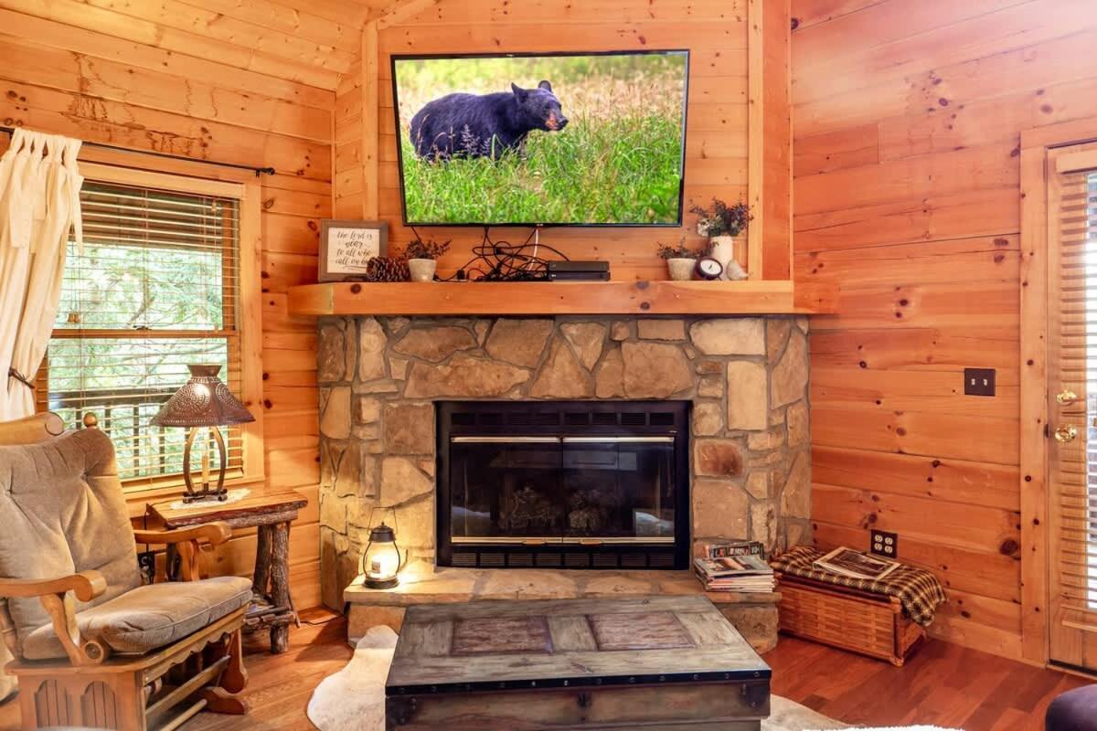 Nice View Fireplace, Hot Tub, Porch Bed, Private Sevierville Bagian luar foto