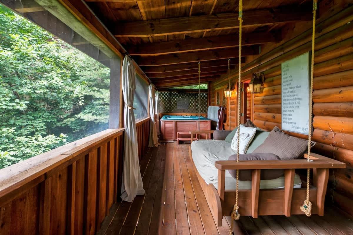 Nice View Fireplace, Hot Tub, Porch Bed, Private Sevierville Bagian luar foto