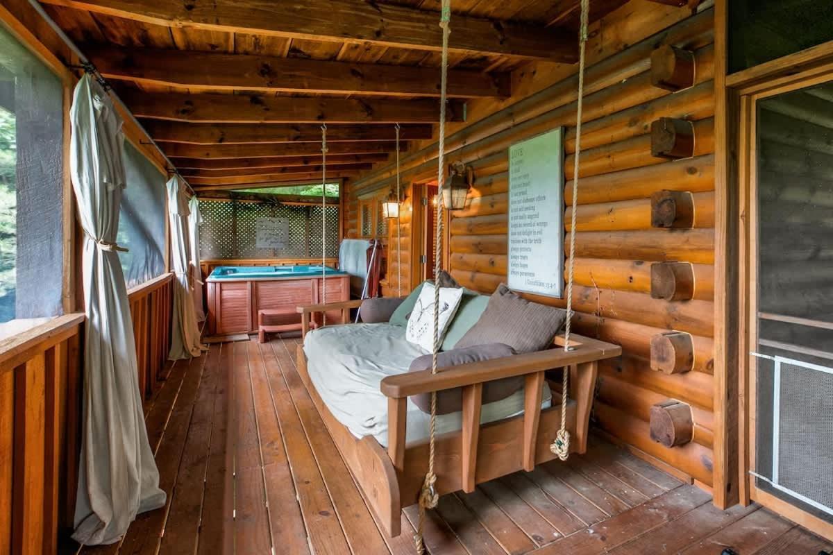 Nice View Fireplace, Hot Tub, Porch Bed, Private Sevierville Bagian luar foto