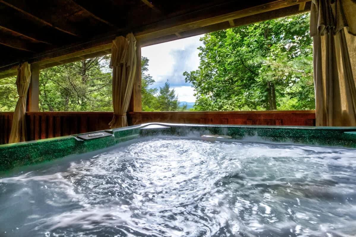 Nice View Fireplace, Hot Tub, Porch Bed, Private Sevierville Bagian luar foto